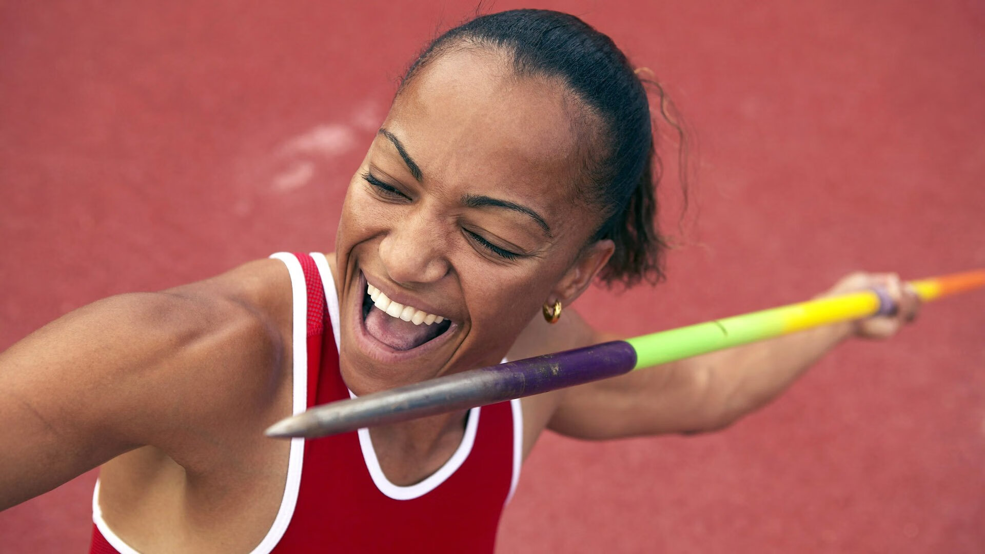 九游娱乐网页版-F1赛车赛场焦点！英格兰队对阵阿根廷队，意外判罚引发热议，比赛氛围紧张